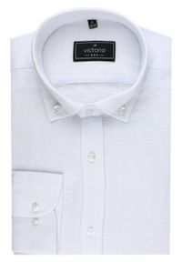 Casualowa Koszula z Lekkiej Dzianiny Bawełnianej - Victorio - Biała. Okazja: na co dzień. Typ kołnierza: button down. Kolor: biały. Długość: długie. Wzór: ze splotem. Materiał: bawełna. Długość rękawa: długi rękaw. Sezon: lato, wiosna. Styl: casual