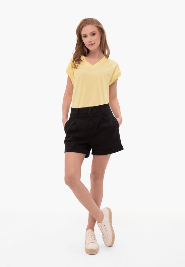 Volcano - T-shirt z dekoltem V, Comfort Fit, T-SKY. Okazja: na co dzień. Typ kołnierza: dekolt w serek, dekolt w kształcie V. Kolor: żółty. Długość: krótkie. Wzór: bez wzorów, gładki. Materiał: skóra, bawełna, materiał. Długość rękawa: krótki rękaw. Sezon: zima, lato. Styl: casual