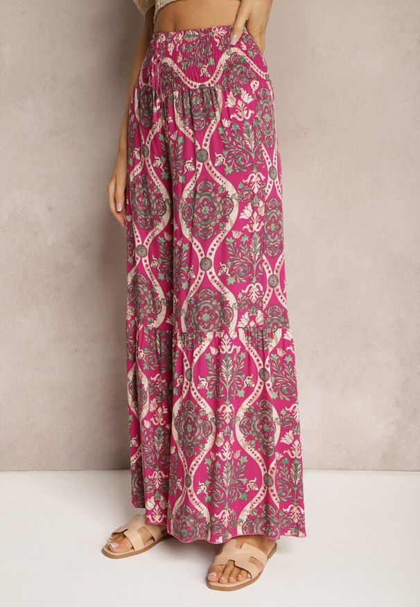 Renee - Ciemnofioletowe Spodnie Szerokie z Wiskozy w Ornamentalny Wzór High Waist Cramelia. Stan: podwyższony. Kolor: fioletowy. Materiał: wiskoza. Długość: długie