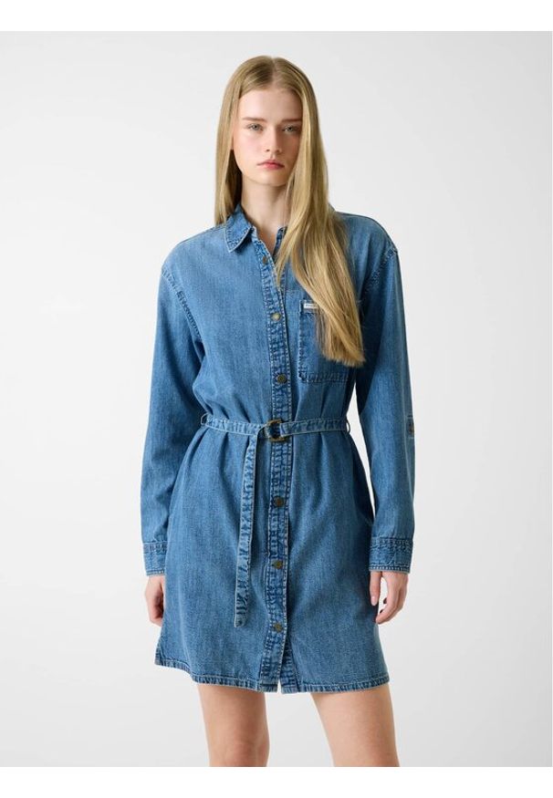 Guess Jeans Sukienka codzienna 180487 Niebieski Classic Fit. Okazja: na co dzień. Kolor: niebieski. Typ sukienki: proste. Styl: casual