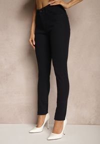 Renee - Granatowe Jeansy Skinny Basic z Dodatkiem Bawełny Carenil. Kolor: niebieski. Styl: klasyczny #5