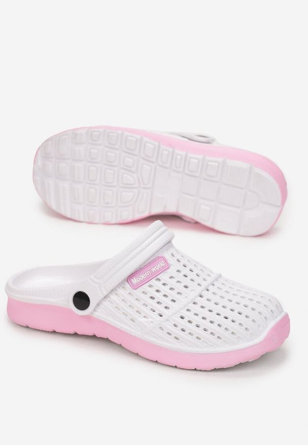 Born2be - Biało-Różowe Klapki Iphiope. Okazja: na spacer, na co dzień, na plażę. Kolor: biały. Materiał: jeans, guma. Wzór: ażurowy. Sezon: lato. Obcas: na płaskiej podeszwie. Styl: casual, klasyczny