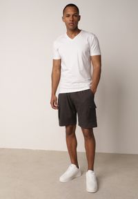 Born2be - Szare Szorty z Bawełną w Stylu Safari z Kieszeniami Cargo Sabririla. Okazja: na co dzień. Kolor: szary. Materiał: bawełna. Długość: długie. Sezon: lato. Styl: casual #1