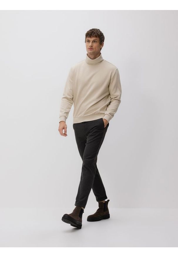 Reserved - Bluza z golfem - beżowy. Typ kołnierza: golf. Kolor: beżowy. Materiał: bawełna, dzianina