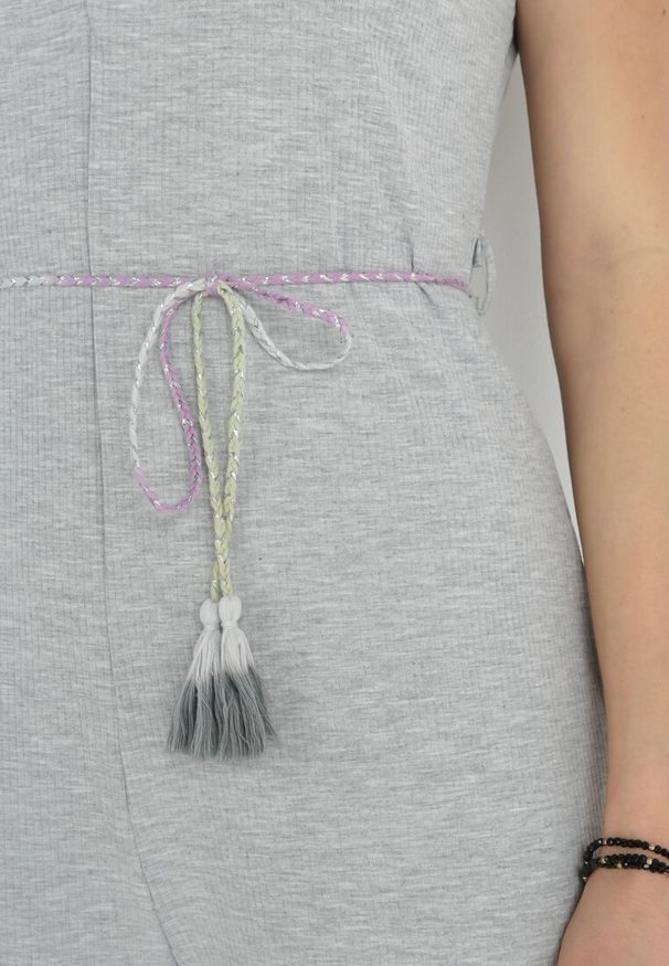 Born2be - Szary Kombinezon z Prążkowanej Dzianiny z Ozdobnym Paskiem Alicen. Kolor: szary. Materiał: dzianina, prążkowany. Długość rękawa: bez rękawów. Sezon: wiosna, lato