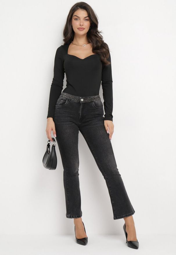 Born2be - Ciemnoszare Jeansy Dzwony z Cyrkoniami w Pasie Afruve. Okazja: na co dzień. Stan: podwyższony. Kolor: szary. Styl: casual, elegancki, klasyczny