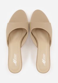 Renee - Ciemnobeżowe Klapki Peep Toe na Niskiej Szpilce Carinatia. Okazja: na co dzień. Nosek buta: otwarty. Kolor: beżowy. Materiał: jeans. Styl: casual, elegancki #7