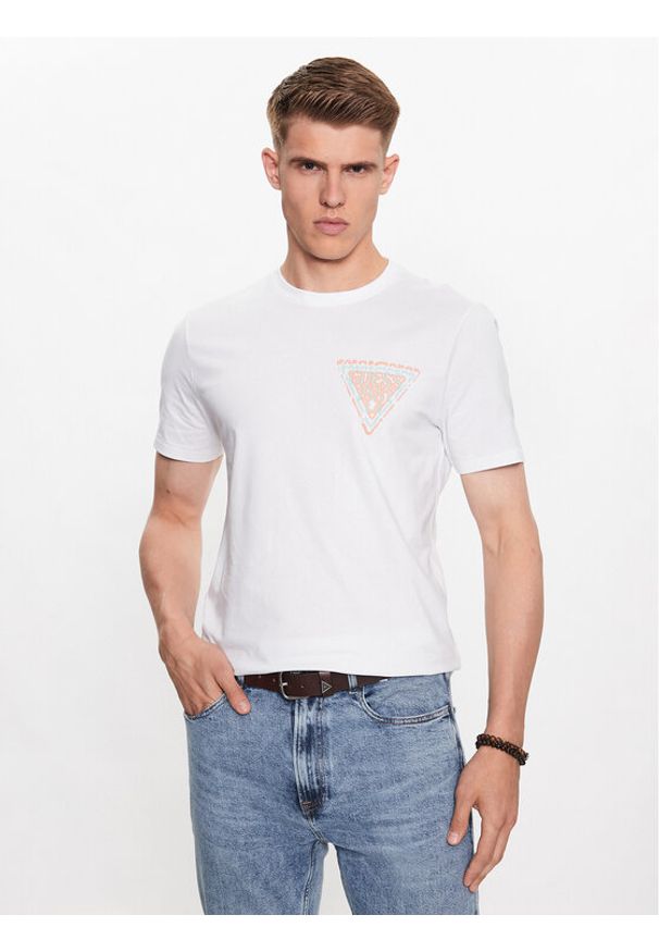 Guess T-Shirt M3YI22 J1314 Biały Slim Fit. Kolor: biały. Materiał: bawełna