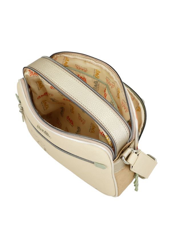 Srebrna Stylowa Damska Listonoszka Anekke Z Serii Alma. Kolor: srebrny. Wzór: aplikacja. Dodatki: z breloczkiem, z aplikacjami. Materiał: zdobione. Styl: elegancki