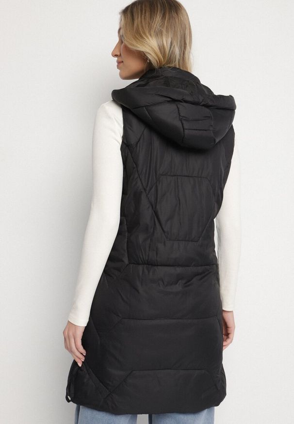 Born2be - Czarna Pikowana Kamizelka z Odpinanym Kapturem i Ściągaczami Lorianvia. Okazja: na spacer, na co dzień. Kolor: czarny. Materiał: jeans. Styl: elegancki, casual, sportowy