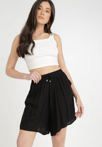Born2be - Czarne Szorty Merella. Kolor: czarny. Materiał: koronka, tkanina, wiskoza. Długość: krótkie. Styl: sportowy #5