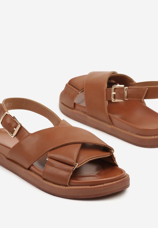 Renee - Brązowe Sandały z Geometrycznymi Paskami Tolirielle. Okazja: na co dzień. Zapięcie: pasek. Kolor: brązowy. Wzór: geometria. Styl: elegancki, casual