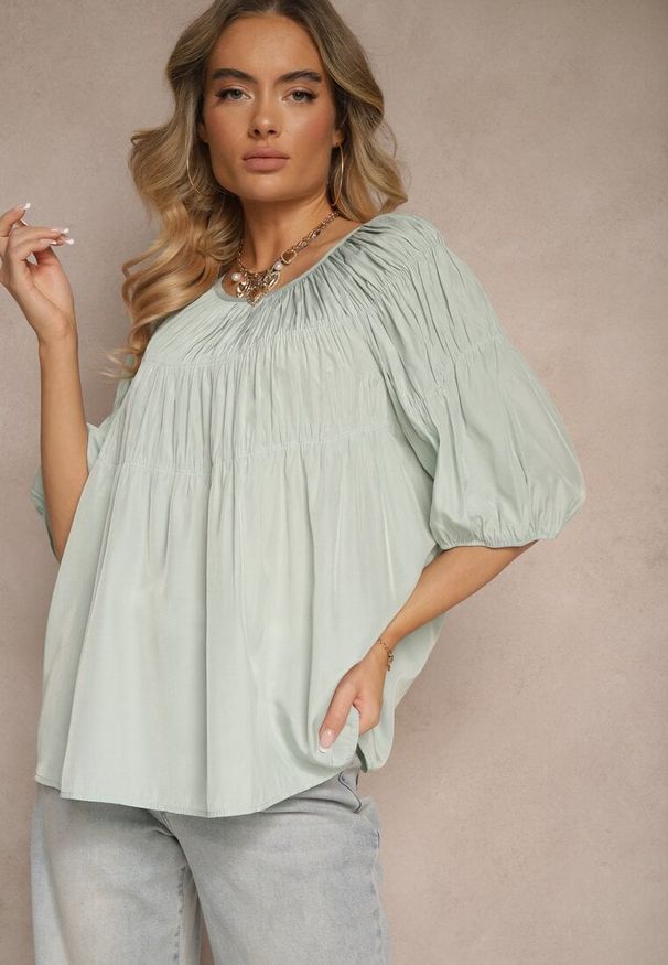 Renee - Miętowa Bluzka z Wiskozą o Fasonie Oversize z Gumkami w Ramionach Alirona. Okazja: na spacer. Kolor: niebieski. Materiał: wiskoza. Styl: klasyczny, elegancki