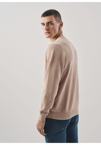 Ochnik - Beżowy bawełniany sweter męski z logo. Kolor: beżowy. Materiał: bawełna. Długość: długie. Wzór: aplikacja #2