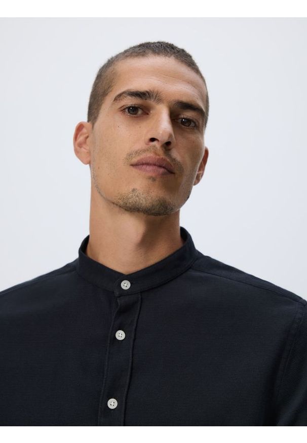 Reserved - Koszula super slim z bawełny egipskiej - czarny. Kolor: czarny. Materiał: bawełna