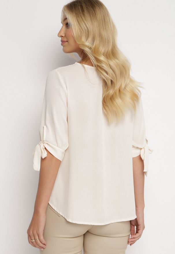 Born2be - Beżowa Bluzka z Rękawem 3/4 i Wiązaniami Arolna. Kolor: beżowy. Materiał: jeans. Styl: elegancki