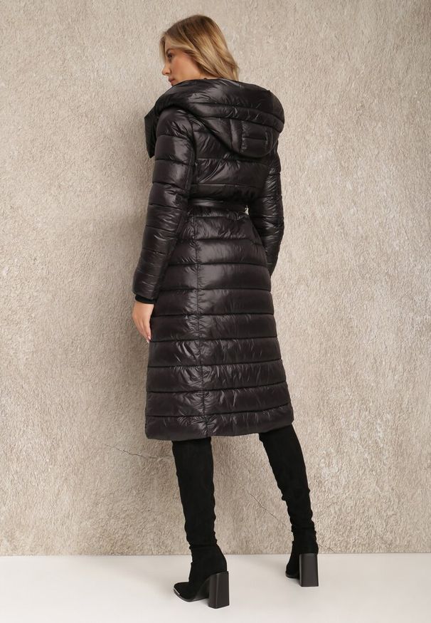 Renee - Czarna Kurtka Damiore. Kolor: czarny. Materiał: materiał, tkanina. Długość: długie. Styl: elegancki, klasyczny