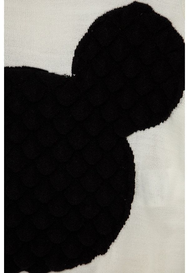 United Colors of Benetton Sweter dziecięcy x Disney kolor biały. Kolor: biały. Materiał: dzianina. Wzór: motyw z bajki