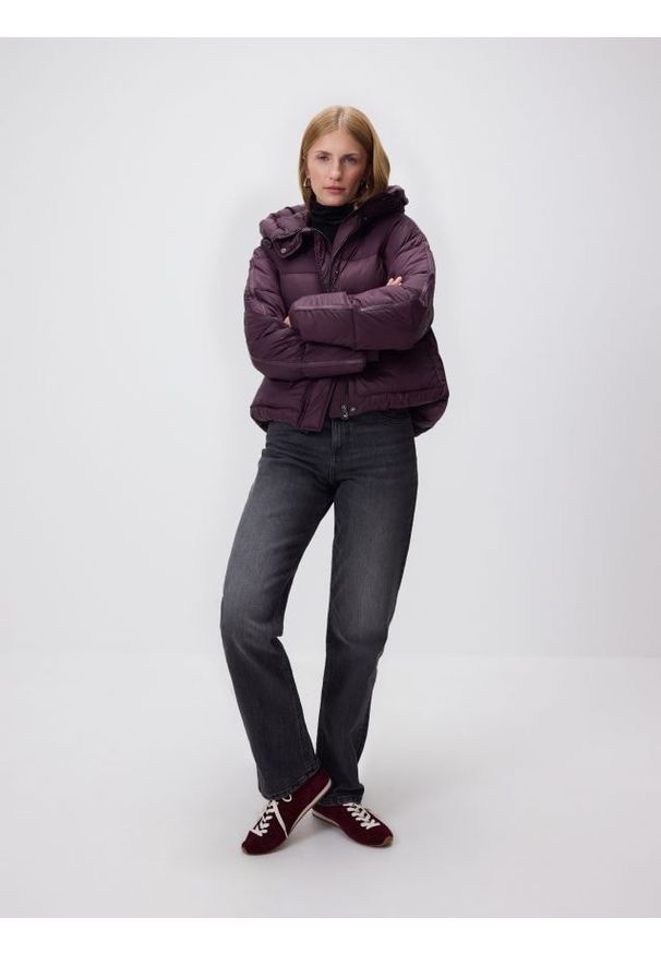 Reserved - Pikowana kurtka z kapturem - ciemnofioletowy. Typ kołnierza: kaptur. Kolor: fioletowy. Materiał: tkanina
