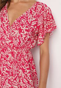 Born2be - Fuksjowa Rozkloszowana Bawełniana Sukienka z Gumką w Talii i Falbanami Nelsea. Okazja: na co dzień, na randkę. Typ kołnierza: dekolt w kształcie V. Kolor: różowy. Materiał: bawełna. Długość rękawa: krótki rękaw. Typ sukienki: rozkloszowane. Styl: casual, wizytowy #2