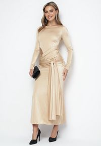 Born2be - Beżowa Sukienka Koktajlowa Ozdobiona Wiązaniem i Wycięciem Vamizola. Okazja: na co dzień. Kolor: beżowy. Wzór: aplikacja. Typ sukienki: proste. Styl: wizytowy #6