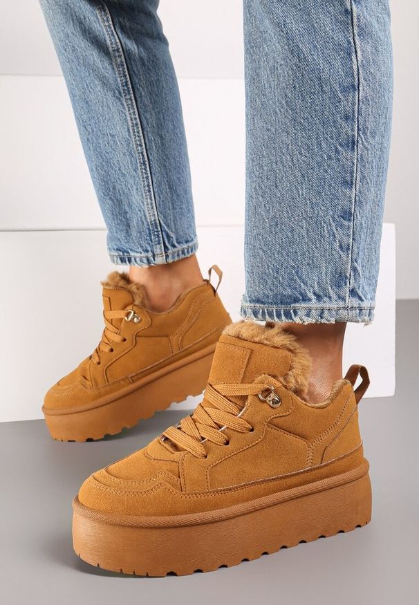 Born2be - Brązowe Sneakersy w Stylu Śniegowców z Futerkiem na Platformie Mavione. Nosek buta: okrągły. Zapięcie: sznurówki. Kolor: brązowy. Materiał: futro. Sezon: zima. Obcas: na platformie. Wysokość obcasa: niski