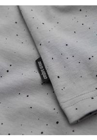 Ombre Clothing - T-shirt męski bawełniany z nadrukiem i okrągłym dekoltem – jasnoszary V8 - Rozmiar: XXL. Okazja: na co dzień. Kolor: szary. Materiał: bawełna. Długość rękawa: krótki rękaw. Długość: krótkie. Wzór: nadruk. Sezon: wiosna, lato. Styl: casual, elegancki #3