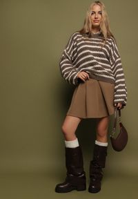 Born2be - Brązowy Sweter Oversize z Wełną i Wiskozą o Luźnym Splocie w Paski Ternose. Okazja: na co dzień. Kolor: brązowy. Materiał: wełna, wiskoza. Wzór: ze splotem, paski. Styl: klasyczny, casual #6