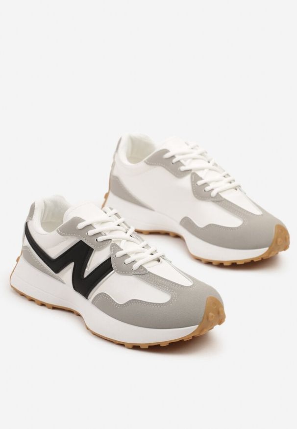Renee - Szare Sneakersy z Przeszyciami i Ozdobnym Bieżnikiem Weonessa. Okazja: na co dzień. Kolor: szary. Materiał: jeans. Szerokość cholewki: normalna