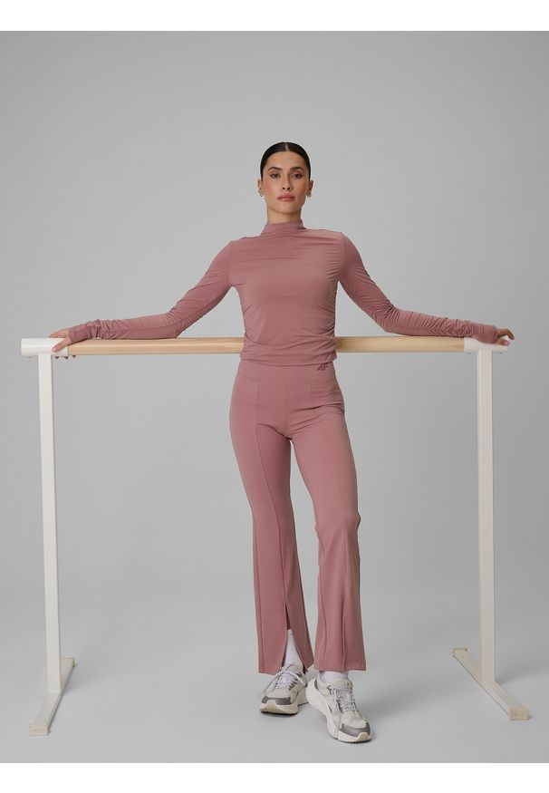 4f - 4F Longsleeve treningowy slim szybkoschnący damski - różowa S. Typ kołnierza: kołnierzyk stójkowy. Kolor: różowy. Długość rękawa: długi rękaw. Sport: fitness