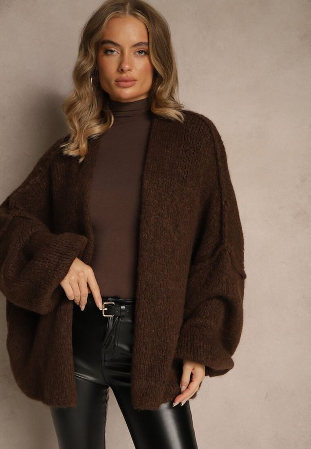 Renee - Brązowy Niezapinany Kardigan Nietoperzowy z Dodatkiem Wełny i Wiskozy Rallidia. Kolor: brązowy. Materiał: wełna, wiskoza. Wzór: gładki