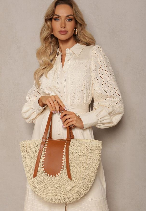 Renee - Jasnobeżowa Jednokomorowa Torebka z Plecionej Rafii w Stylu Boho Idarkia. Kolor: beżowy. Wzór: paski. Sezon: lato. Styl: boho