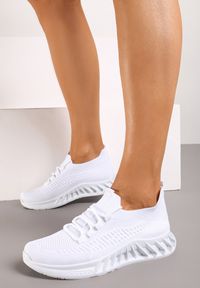 Born2be - Białe Buty Sportowe Telephotis. Okazja: na co dzień. Zapięcie: bez zapięcia. Kolor: biały. Materiał: materiał. Szerokość cholewki: normalna. Wzór: jednolity. Obcas: na płaskiej podeszwie. Sport: fitness #4