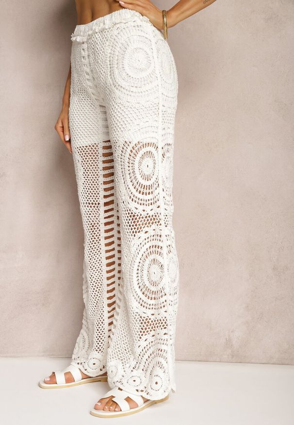 Renee - Białe Haftowane Spodnie z Szerokimi Nogawkami High Waist z Gumką w Talii Elinesta. Stan: podwyższony. Kolor: biały. Wzór: haft