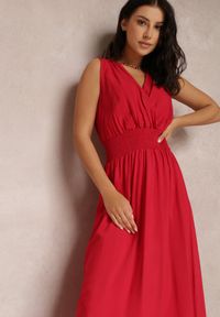 Renee - Bordowa Sukienka Thesarpia. Kolor: czerwony. Materiał: tkanina, wiskoza. Długość rękawa: na ramiączkach. Wzór: jednolity, gładki. Typ sukienki: kopertowe. Styl: klasyczny. Długość: maxi #6