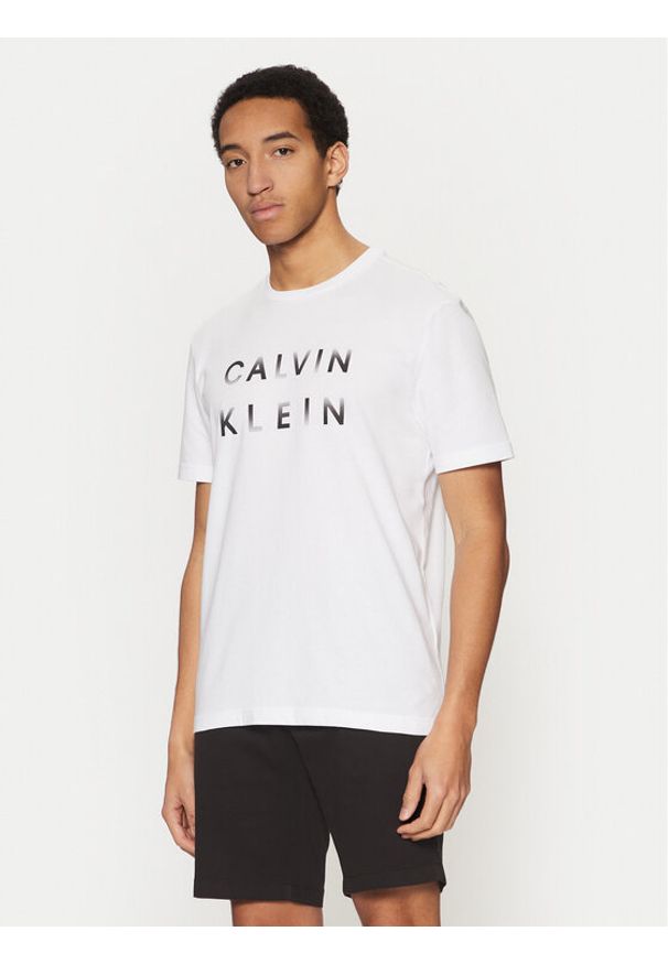 Calvin Klein T-Shirt K10K114156 Biały Regular Fit. Kolor: biały. Materiał: bawełna