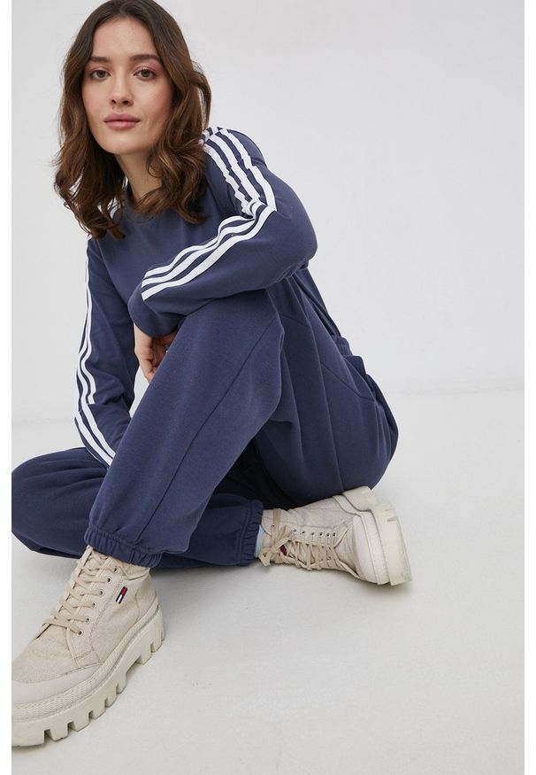adidas Originals Spodnie Adicolor damskie kolor granatowy gładkie. Stan: podwyższony. Kolor: niebieski. Materiał: materiał, bawełna. Wzór: gładki
