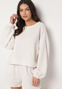 Born2be - Jasnobeżowy Dzianinowy Komplet Bluza i Szorty Novanisa. Kolor: beżowy. Materiał: dzianina