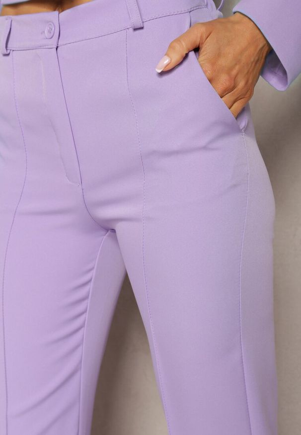 Renee - Fioletowe Szerokie Spodnie Garniturowe z Wysokim Stanem i Gumką w Pasie Casemea. Okazja: na co dzień. Stan: podwyższony. Kolor: fioletowy. Styl: elegancki, casual