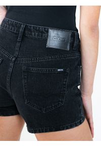 Big-Star - Szorty damskie jeansowe Sadie 951. Okazja: na spacer. Stan: podwyższony. Kolor: czarny. Materiał: jeans. Długość: krótkie. Sezon: lato. Styl: wakacyjny, elegancki