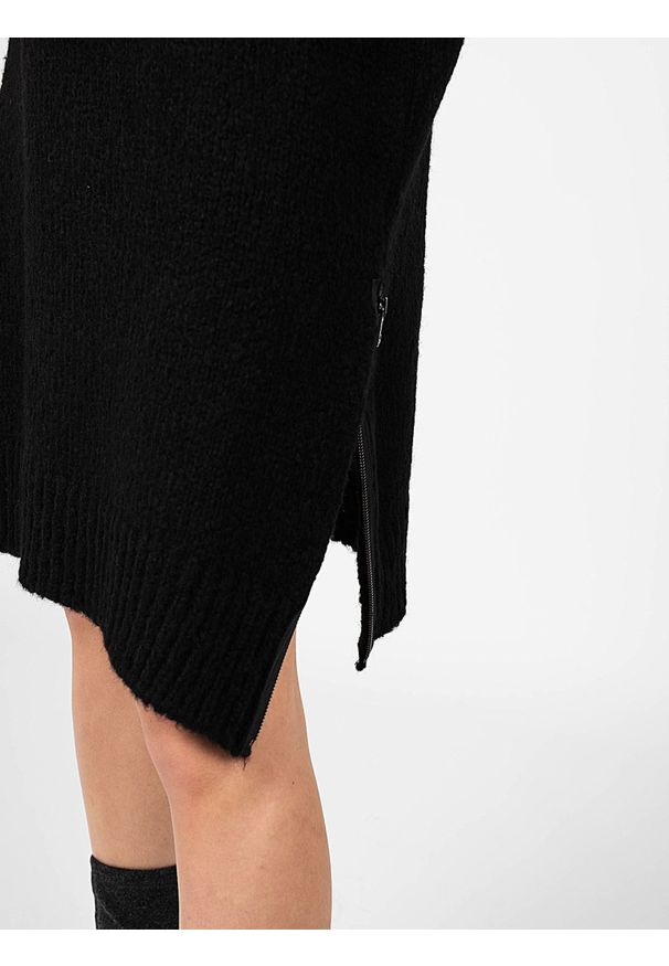 La Haine Inside Us Sweter "Phoenix-Unisex" | A2227 4J | PHOENIX | Kobieta | Czarny. Typ kołnierza: golf. Kolor: czarny. Materiał: poliester, akryl, wełna. Długość: długie. Wzór: aplikacja