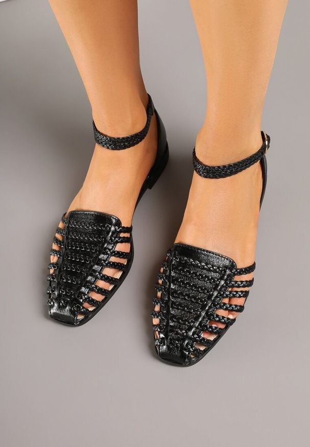 Renee - Czarne Sandały Ozdobione Plecionką Pellore. Okazja: na co dzień. Zapięcie: sprzączka. Kolor: czarny. Wzór: aplikacja. Sezon: lato. Styl: elegancki, casual
