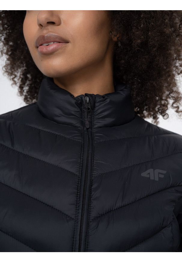 4f - 4F Kurtka puchowa z wypełnieniem syntetycznym damska XS. Typ kołnierza: kołnierzyk stójkowy. Kolor: czarny. Materiał: syntetyk, puch