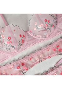 Intica - Komplet bielizny z haftem dla eleganckiego wyglądu Liliana. Kolor: różowy. Materiał: materiał. Wzór: haft #4