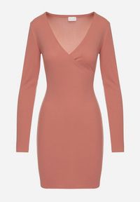 Born2be - Różowa Sukienka o Dopasowanym Kroju z Kopertowym Dekoltem Ermellia. Okazja: na randkę, na ślub cywilny, na wesele. Typ kołnierza: dekolt kopertowy. Kolor: różowy. Materiał: skóra. Długość rękawa: długi rękaw. Typ sukienki: kopertowe. Styl: klasyczny, glamour, elegancki #6