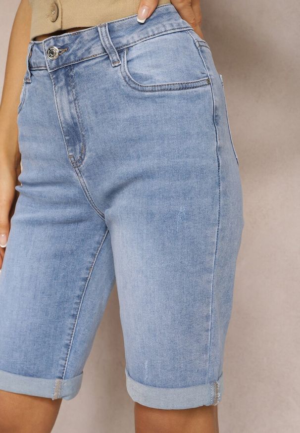 Renee - Niebieskie Szorty Jeansowe High Waist z Dodatkiem Bawełny i Przetarciami Nelvanis. Okazja: na co dzień. Stan: podwyższony. Kolor: niebieski. Materiał: bawełna, jeans. Styl: casual, elegancki