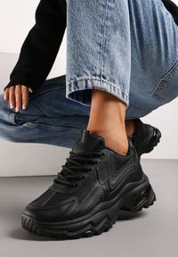 Renee - Czarne Klasyczne Sneakersy Sznurowane na Niskiej Platformie Lenivia. Kolor: czarny. Obcas: na platformie #1