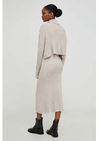 Answear Lab sukienka i sweter kolor beżowy mini prosta. Okazja: na co dzień. Kolor: beżowy. Materiał: dzianina, prążkowany. Typ sukienki: proste. Styl: wakacyjny. Długość: mini #3