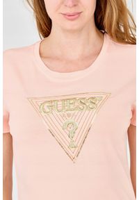 Guess - GUESS Damski t-shirt z dużym zdobionym logo. Kolor: pomarańczowy. Materiał: bawełna. Wzór: aplikacja