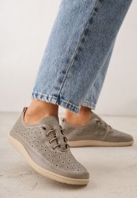 Born2be - Szare Skórzane Tenisówki z Ażurową Cholewką Nesseli. Okazja: na co dzień, do pracy, na spacer. Kolor: szary. Materiał: skóra. Szerokość cholewki: normalna. Wzór: ażurowy. Styl: boho, casual #5